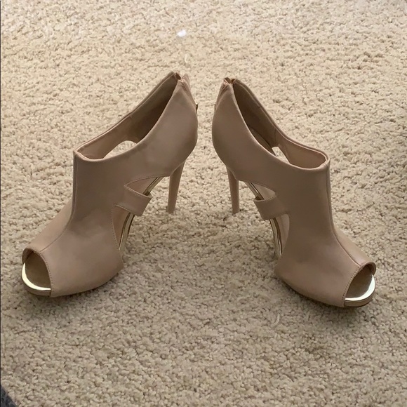 Peek a boo nude heel - Picture 4 of 5